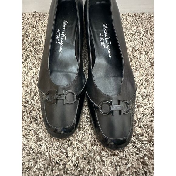 SALVATORE FERRAGAMO BLACK LEATHER GANCINI BUCKLE SHOES SIZE 9 B - Picture 2 of 10